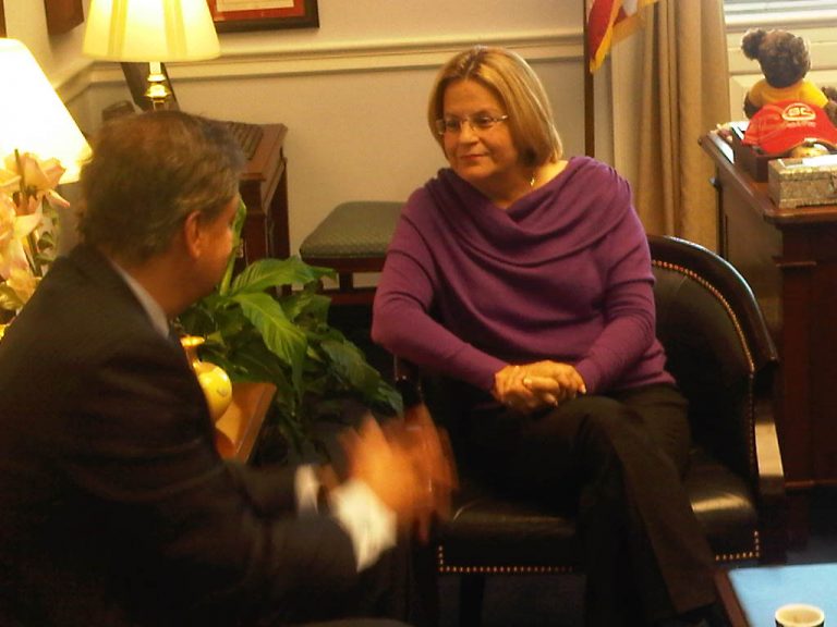 Congresista Ileana Ros-Lehtinen (R-FL), Presidenta del Subcomité del Medio Oriente y África del Norte