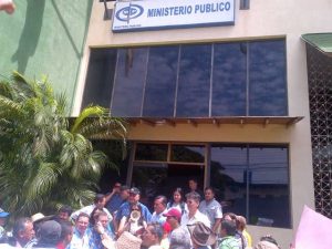 Protesta de familiares,barinenses y defensores de los 11 presos políticos de Socopó frente al Ministerio Público(Fofo VAF)