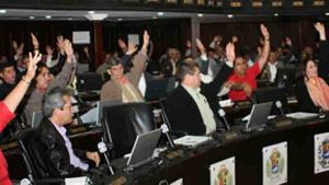 Parlamento otorgó poderes especiales a Chávez en cuatro oportunidades (Créditos: AN) Leer más en: http://www.ultimasnoticias.com.ve/noticias/actualidad/politica/cronologia---cuatro-leyes-habilitantes-en-13-anos.aspx?utm_source=UNNewsletter&utm_medium=Email&utm_campaign=UltimasNoticias#ixzz2cFsmsnT2