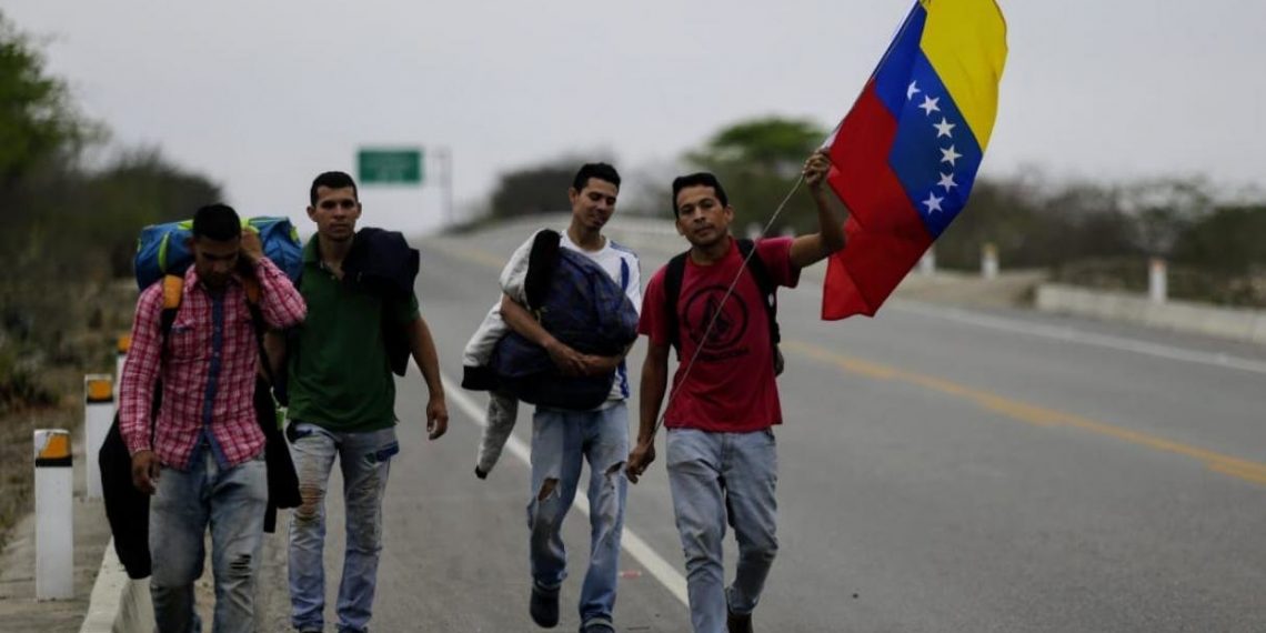 Migrantes Venezolanos Atraviesan Selva Del Darién En Su Ruta A Pie Para ...