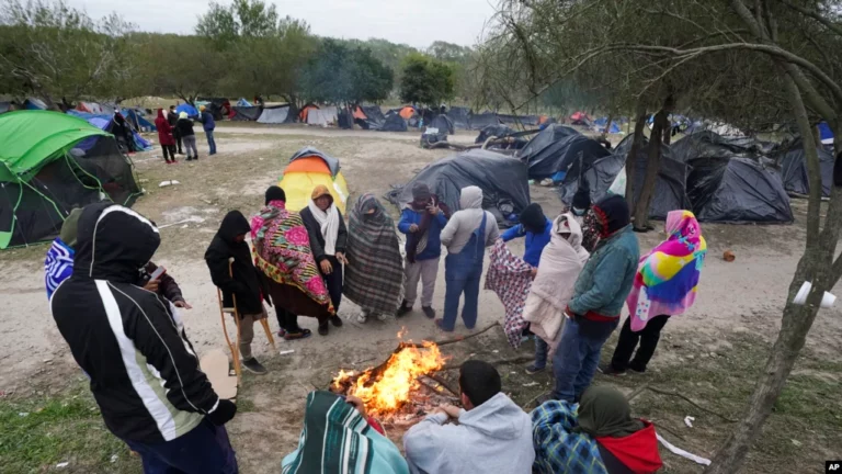 Inmigrantes cerca de la frontera